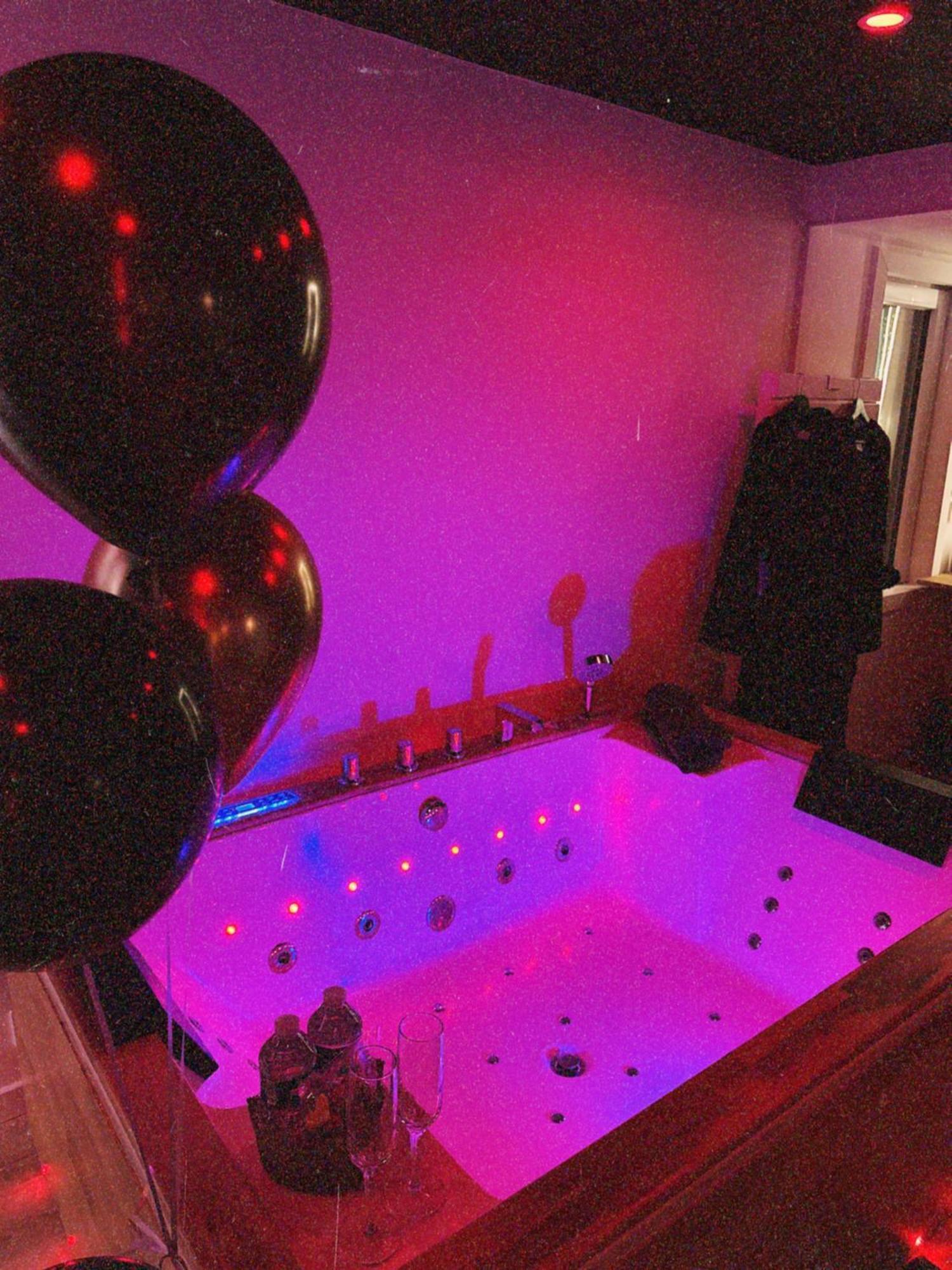 Love Room Haut De Gamme - L'Extase Avec Jacuzzi Violaines Exterior photo